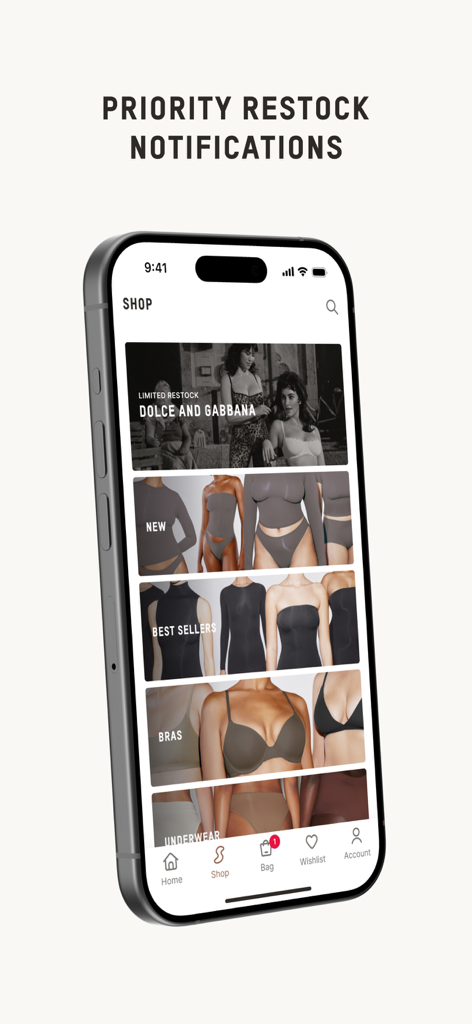 iPhone exibindo a interface da loja do aplicativo SKIMS com notificações prioritárias de reposição e categorias de produtos.