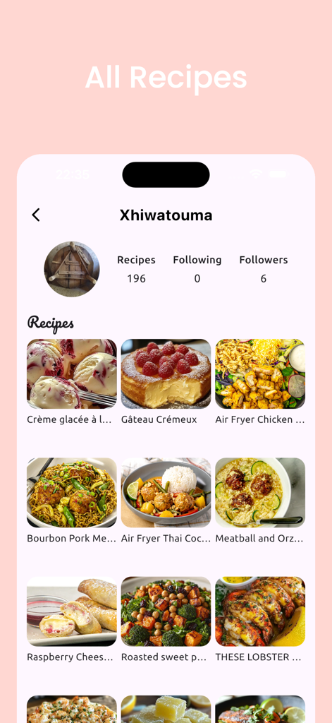 Pantalla de perfil de usuario en la aplicación Yummy Delicious Recipes, mostrando una galería de platos compartidos, incluyendo pollo frito con aire y boniatos asados.