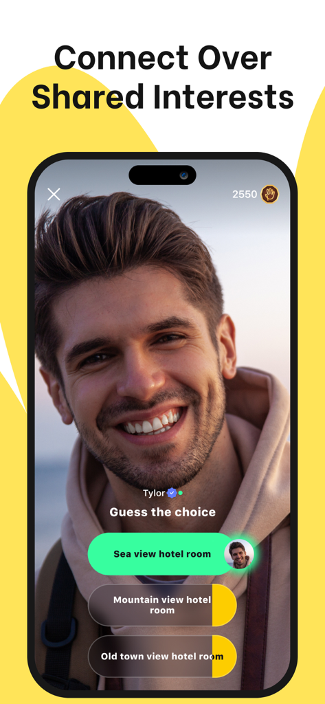 Juds- AI Friend & Chat - Un smartphone mostrando la interfaz de la aplicación Juds con un personaje IA llamado Tylor y una interacción de opción múltiple sobre preferencias de habitación para vacaciones bajo el encabezado Conecta Sobre Intereses Compartidos.