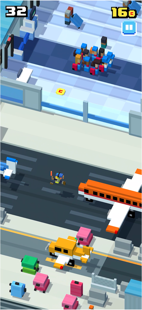 Juego de Crossy Road con un personaje navegando por una pista de aeropuerto estilo vóxel con aviones y equipaje