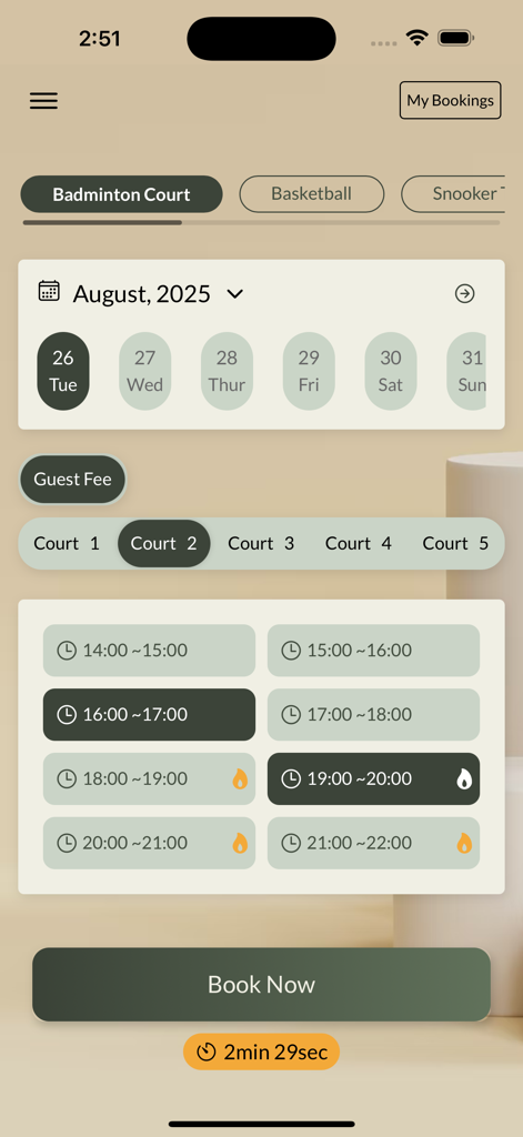 Chinese Swimming Club - 시간 슬롯과 달력이 있는 Chinese Swimming Club 앱의 배드민턴 코트 예약 인터페이스.