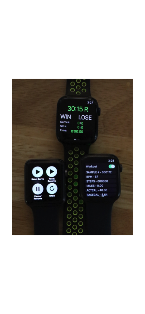 Quicktap Tennis Scorekeeper - クイックタップテニススコアキーパーアプリのインターフェース、スコア追跡やフィットネス指標を含む3つのApple Watch。