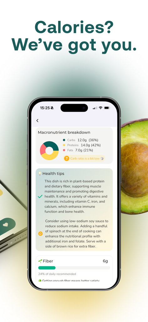 Aipa Plate app screen showing a macronutrient breakdown chart and personalized health tips for a logged meal