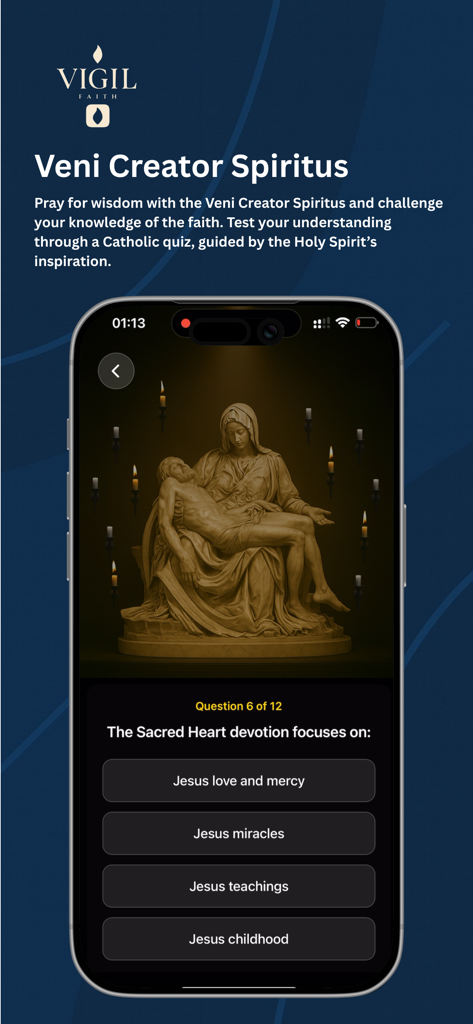 Vigil Faith - Catholic Bible - Ein Mobiltelefon zeigt ein Quiz über den katholischen Glauben in der Vigil Faith App mit einem Hintergrundbild der Pietà-Statue.
