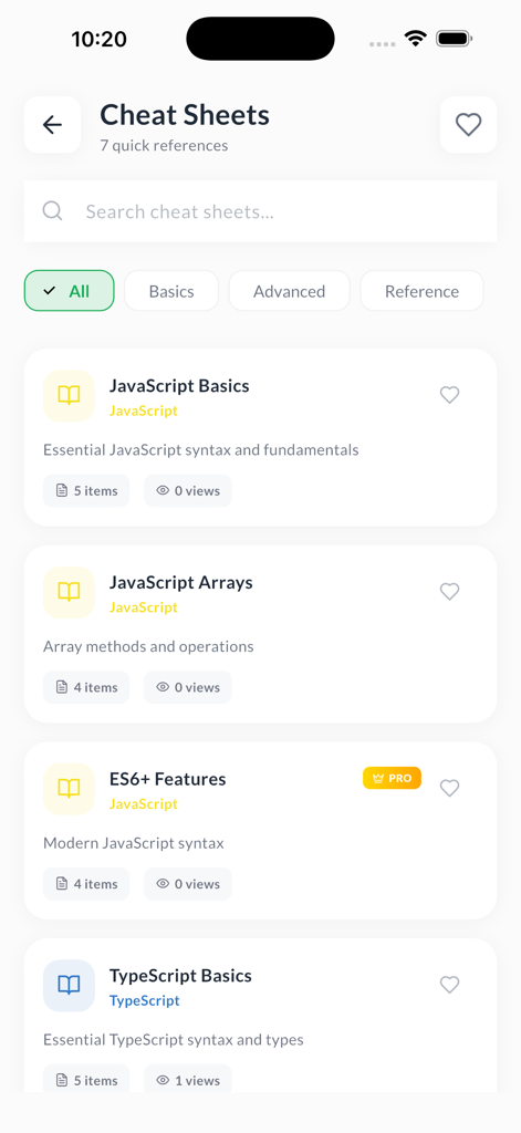 Pantalla de la aplicación móvil que muestra una lista de hojas de trucos de programación para JavaScript y TypeScript con categorías como Básico y Avanzado.