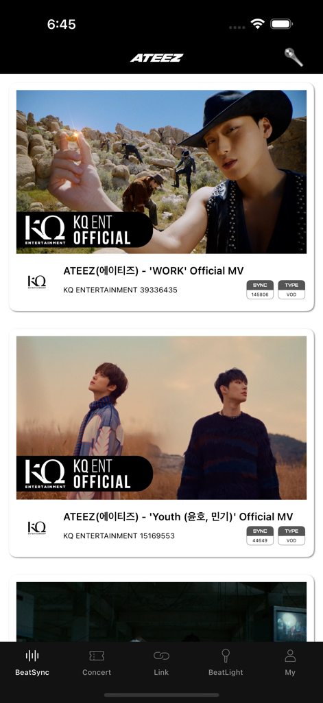 ATEEZ LIGHTINY - Interface of the ATEEZ LIGHTINY app showing the BeatSync tab with official music videos for light stick synchronization.