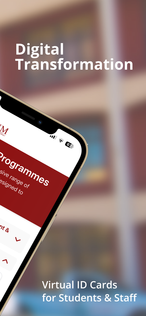 Pantalla de la aplicación IUM que muestra funciones de transformación digital y tarjetas de identificación virtuales para estudiantes y personal