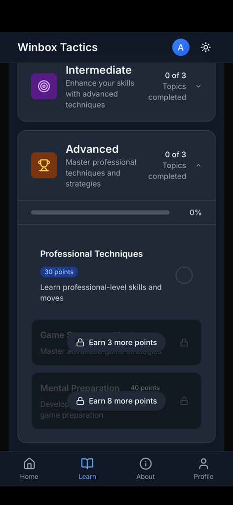 Winbox Tactics - Interfaz de aprendizaje de la app Winbox Tactics mostrando niveles intermedios y avanzados con lecciones de estrategia de fútbol desbloqueables basadas en puntos.