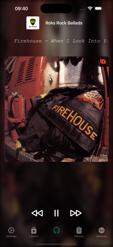 Interfaz del reproductor de la aplicación Radio MD mostrando una estación de baladas de rock