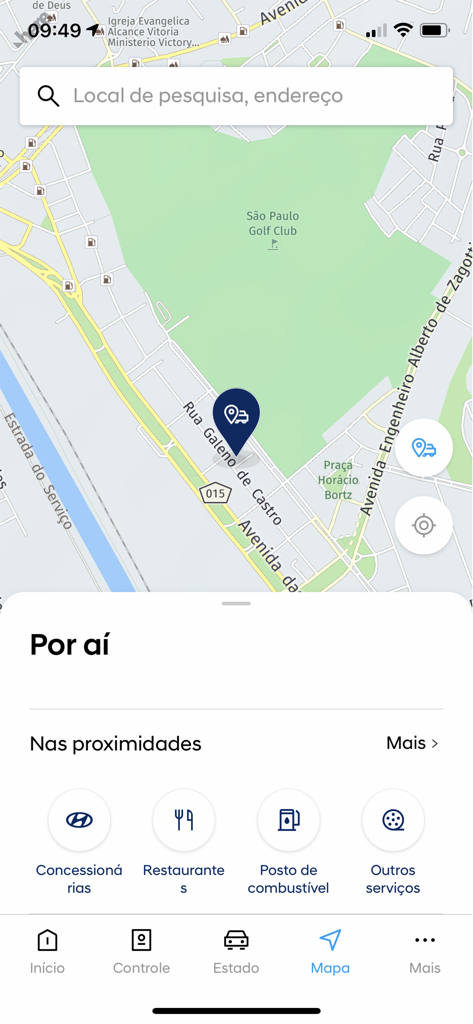 Hyundai Bluelink - Schermata della mappa dell'app mobile Hyundai Bluelink che mostra la posizione del veicolo e i servizi vicini come stazioni di servizio e ristoranti.