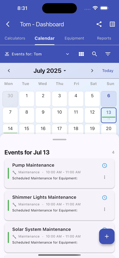 Interface do aplicativo Pool Chem Calculator mostrando um calendário de manutenção mensal com tarefas agendadas para manutenção da bomba e do sistema solar.