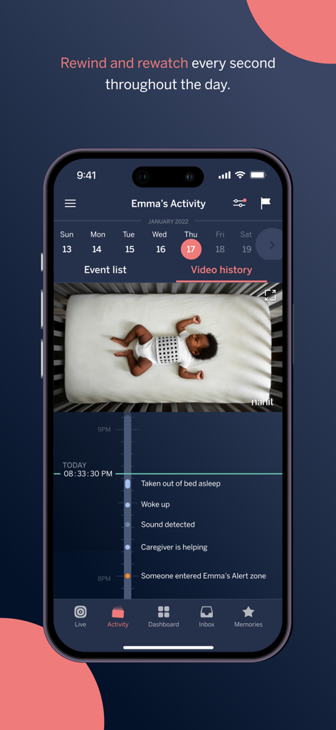 Pantalla de actividad de la aplicación Nanit que muestra una transmisión de video del monitor del bebé con una cronología de eventos, incluyendo alertas de sueño y movimiento.