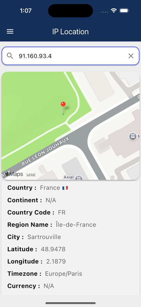 Captura de tela mostrando os detalhes de geolocalização para um endereço IP pesquisado, incluindo um marcador de mapa e dados específicos como cidade e coordenadas.
