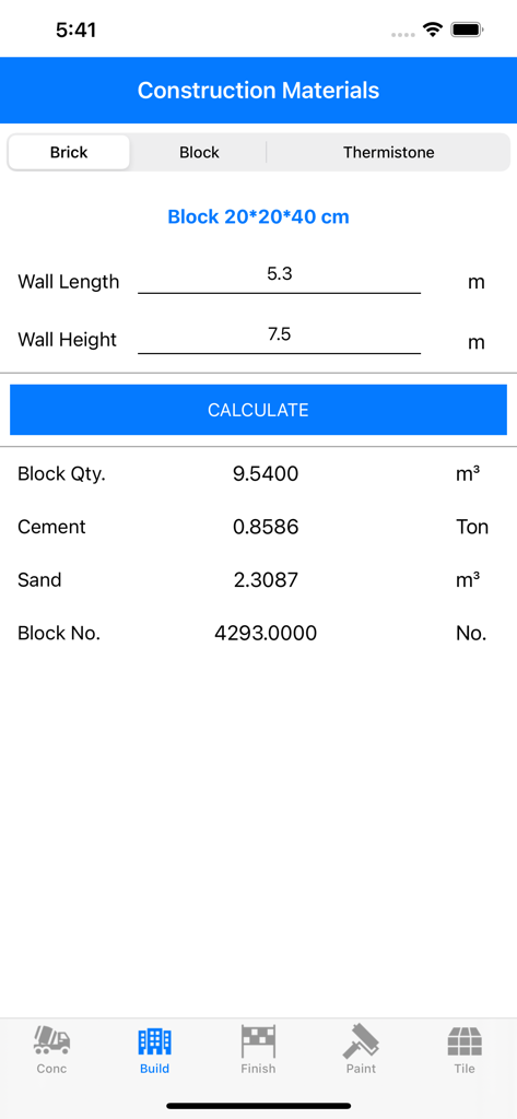 Construction Calculator Pro+ - Pantalla de la aplicación móvil que muestra cálculos de materiales para bloques de hormigón, cemento y arena basados en las dimensiones de la pared