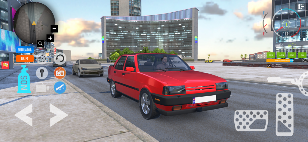 Tofas Sahin Drift Car Driving - Un coche Tofas Sahin rojo circulando por una ciudad en un juego de simulador de derrapes con controles en pantalla