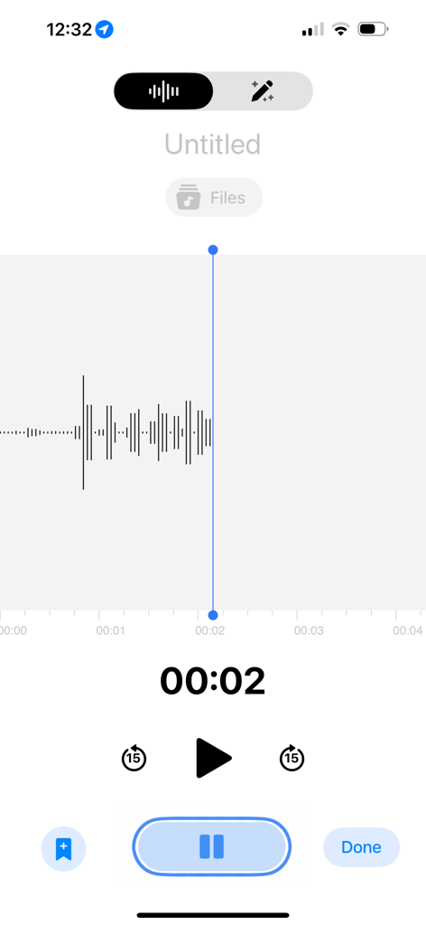 Voice Recorder & Audio Editor - 음성 녹음기 앱 인터페이스, 파형 및 재생 컨트롤이 있는 활성 오디오 녹음 표시