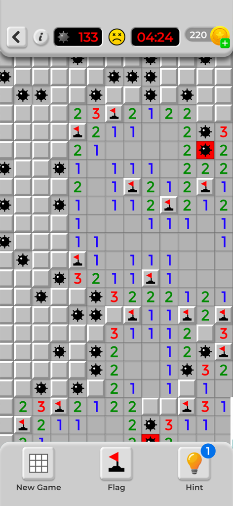 Minesweeper 모바일 앱 화면에 표시된 게임 오버 보드 (숨겨진 지뢰 및 깃발 표시)