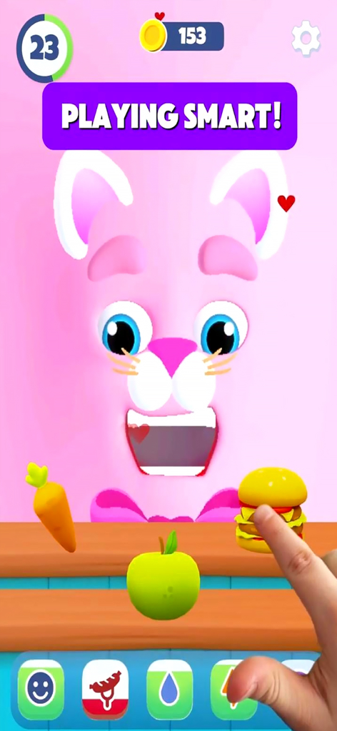 Alimentando una hamburguesa al gato slime rosa en la aplicación My Talking Slimy