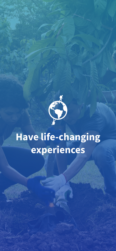 Dos viajeros plantando un árbol con el logo de Worldpackers y el texto Ten experiencias que cambian la vida