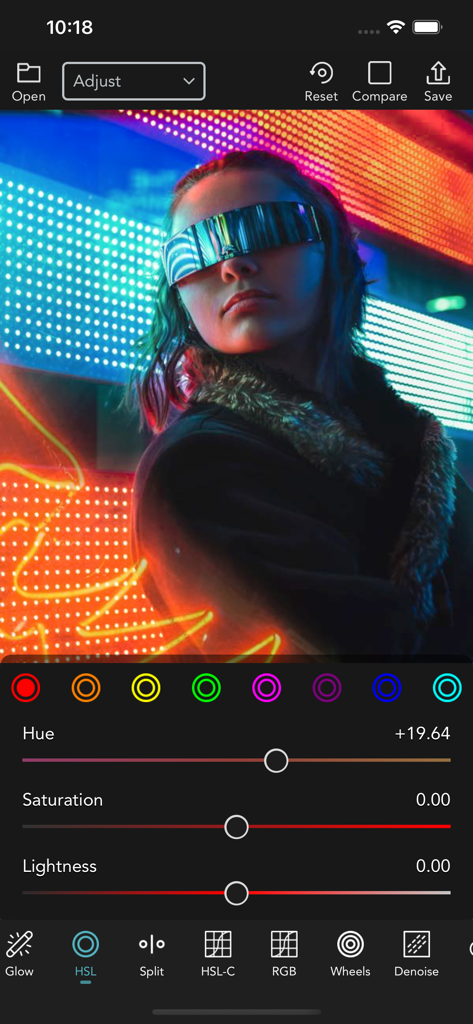 VideoLUT - VideoLUTアプリのHSLカラーグレーディングインターフェイスに、色相、彩度、明度のスライダーが表示されています。