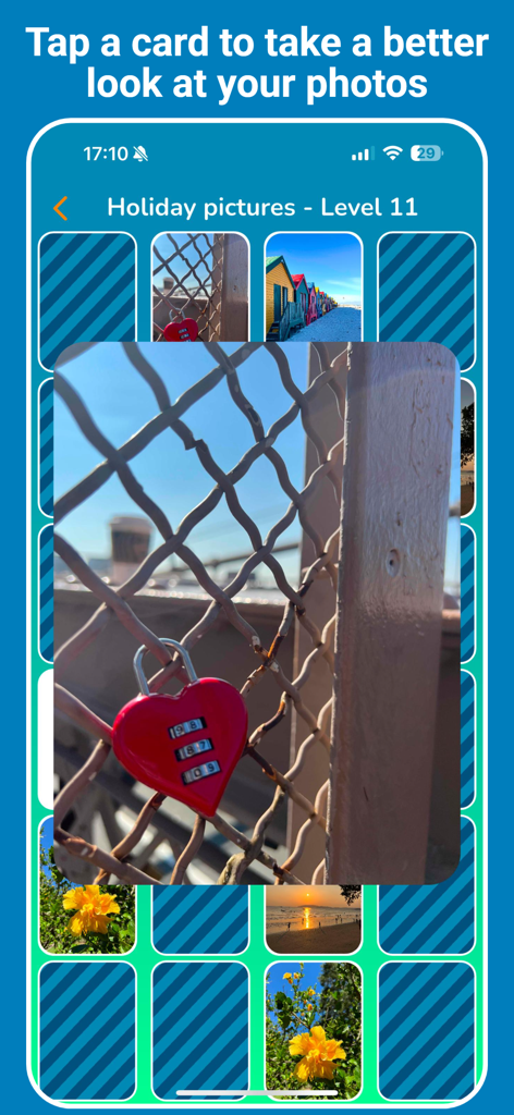 Photo Match Game - Interfaz de Photo Match Game que muestra una vista previa ampliada de una foto de candado con forma de corazón en una cuadrícula de emparejamiento de memoria.