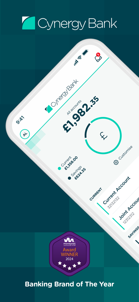 Aplicación de banca móvil de Cynergy Bank mostrando totales de cuenta y distintivo de ganador de premio