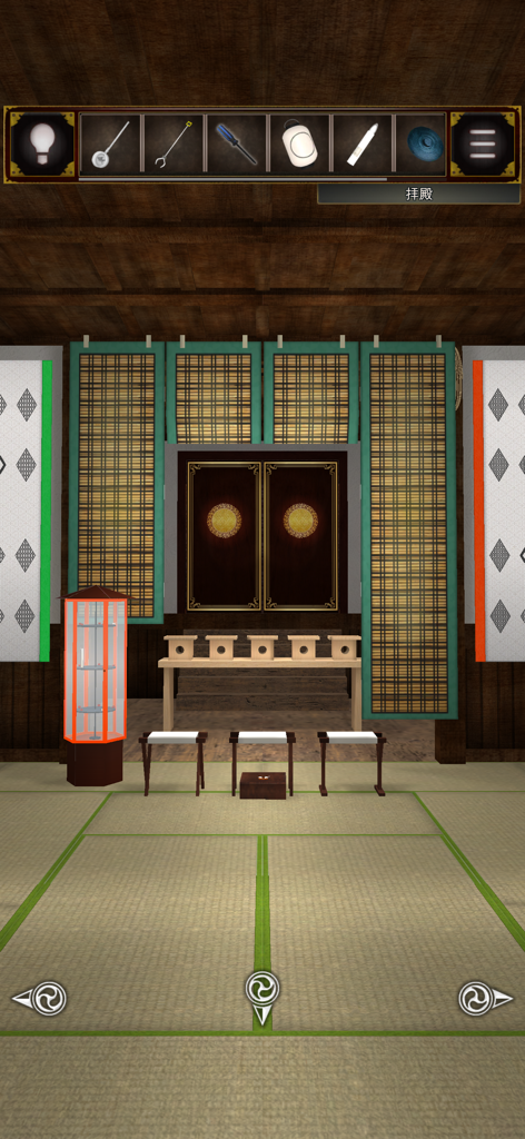 Gameplay screenshot showing the interior of a traditional Japanese shrine with an item inventory bar at the top