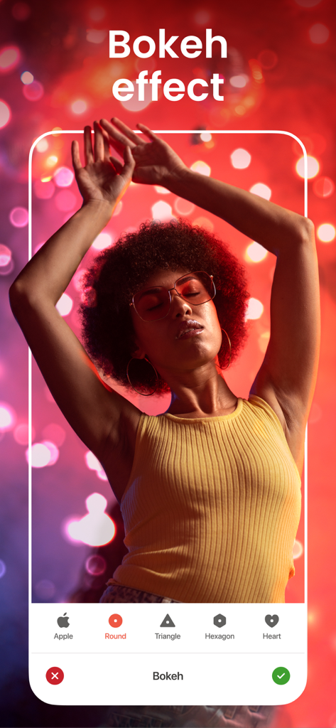Motion Blur: Photo, Background - Uma mulher com cabelo afro e óculos em frente a um fundo bokeh vermelho e roxo usando o aplicativo Motion Blur.