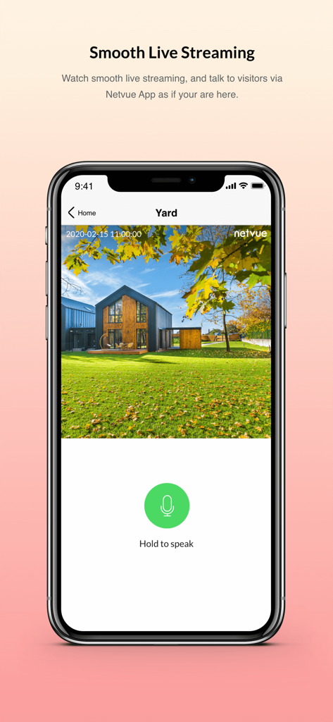 Interface do aplicativo Netvue mostrando um fluxo de vídeo ao vivo de um quintal com um botão 'segurar para falar' para áudio bidirecional.