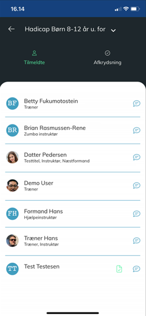 Mobiler Bildschirm der Klubmodul App, der eine Liste registrierter Vereinsmitglieder und Instruktoren mit Kontaktmöglichkeiten anzeigt