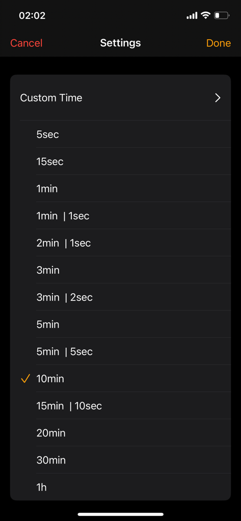 Chess.clock - Tela de configurações do aplicativo Chess.clock mostrando várias predefinições de controle de tempo como relâmpago e rápido em modo escuro
