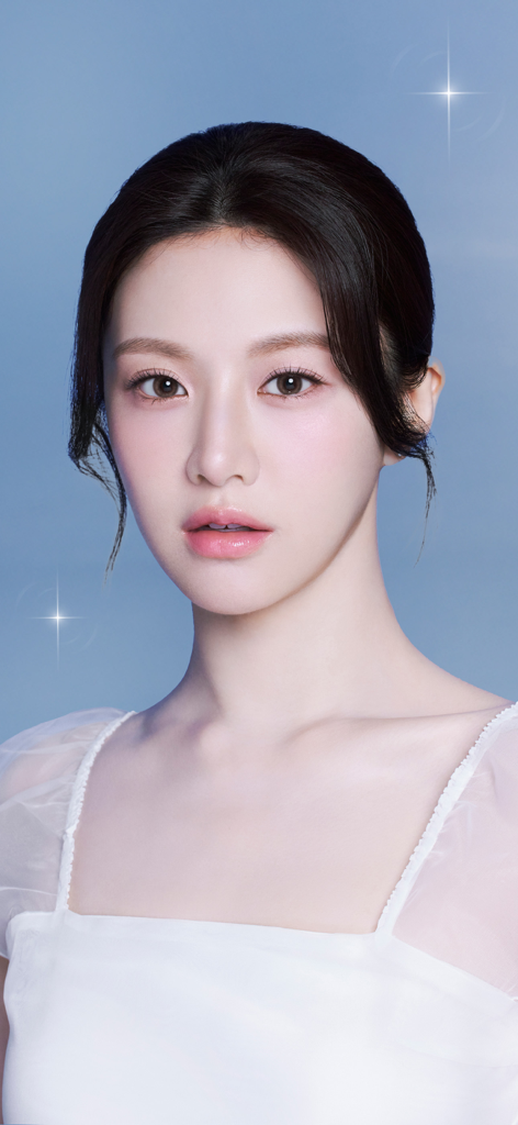 렌즈미 - 렌즈미 컬러 콘택트렌즈를 착용한 여성의 초상화