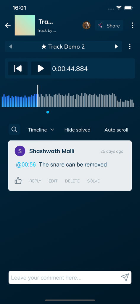Mixup.audio - Captura de pantalla de la aplicación Mixup.audio que muestra un comentario con marca de tiempo en la forma de onda de una pista de audio para producción musical colaborativa.