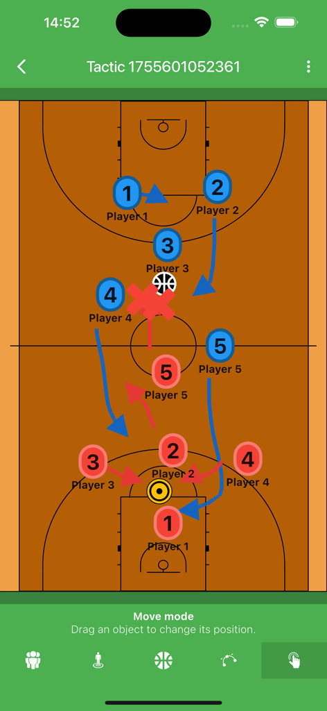 Pro Sport Tactic - A basketball court layout in the Pro Sport Tactic app showing player icons and tactical movement arrows