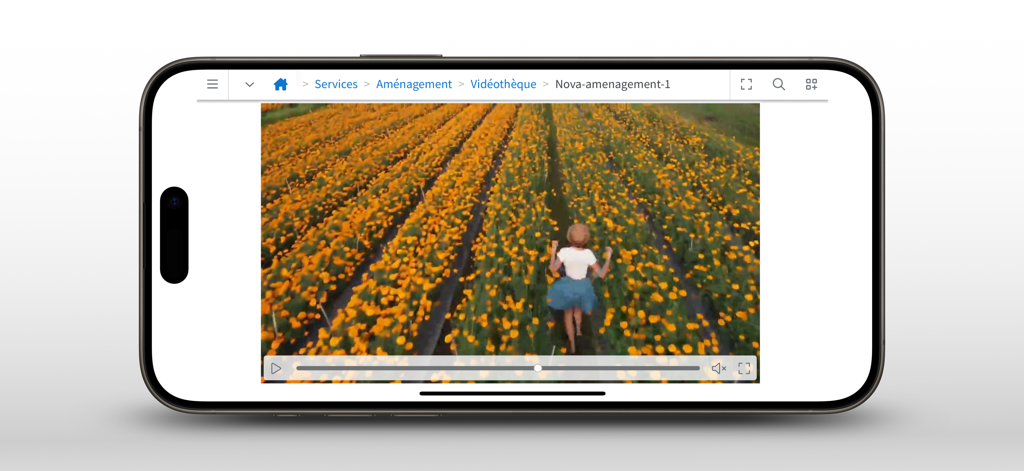 Okalys - Smartphone screen showing a video player within the Okalys sales enablement app