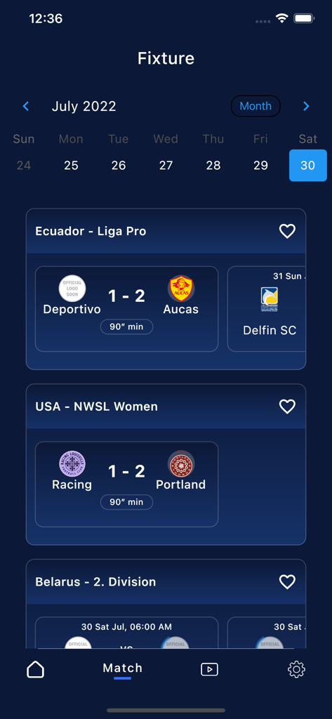 Pantalla de encuentros de la aplicación OneFootball que muestra marcadores de fútbol en vivo y horarios de partidos de la NWSL y ligas internacionales.