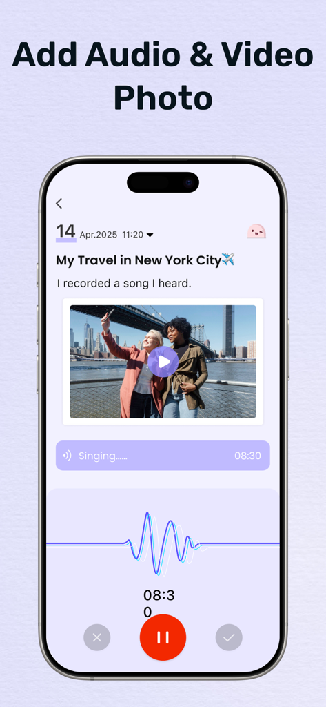 Interfaz de la aplicación Mi Diario que muestra una entrada de diario de viaje con una foto y una grabación de audio en curso.