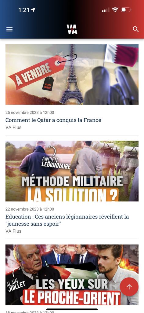 Benutzeroberfläche der Valeurs Actuelles Mobile App, die einen Nachrichten-Feed mit politischen und investigativen Artikeln anzeigt