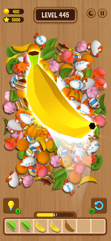 Match Triple 3D Untimed No Ads - Jugabilidad de Match Triple 3D mostrando una variedad de coloridos objetos 3D siendo clasificados sobre una superficie de madera.