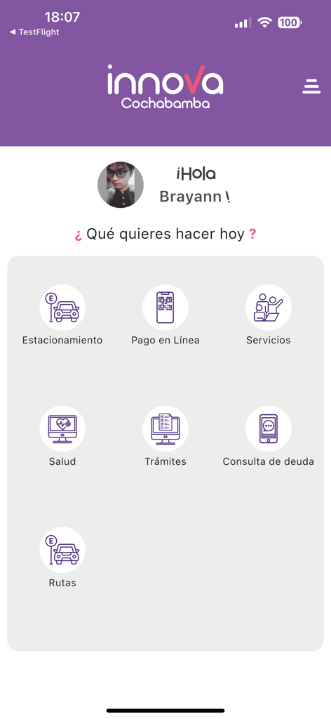 Pantalla de inicio de la aplicación Innova Cochabamba que muestra íconos de servicios municipales para estacionamiento y pagos.