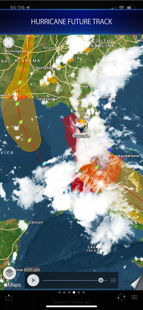 Cyclone - hurricane tracker - Mapa mostrando um futuro caminho de furacão sobre a Flórida e Tampa.