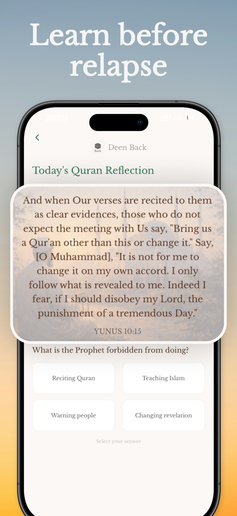 Una pantalla de teléfono inteligente que muestra la aplicación Deenback con un verso del Corán y un cuestionario de reflexión de opción múltiple para el autocontrol.