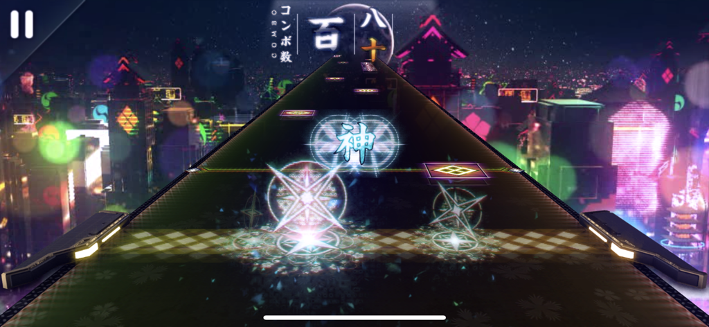 MUSYNX - 떨어지는 노트와 네온 시티 배경이 있는 MUSYNX 리듬 게임 플레이 화면