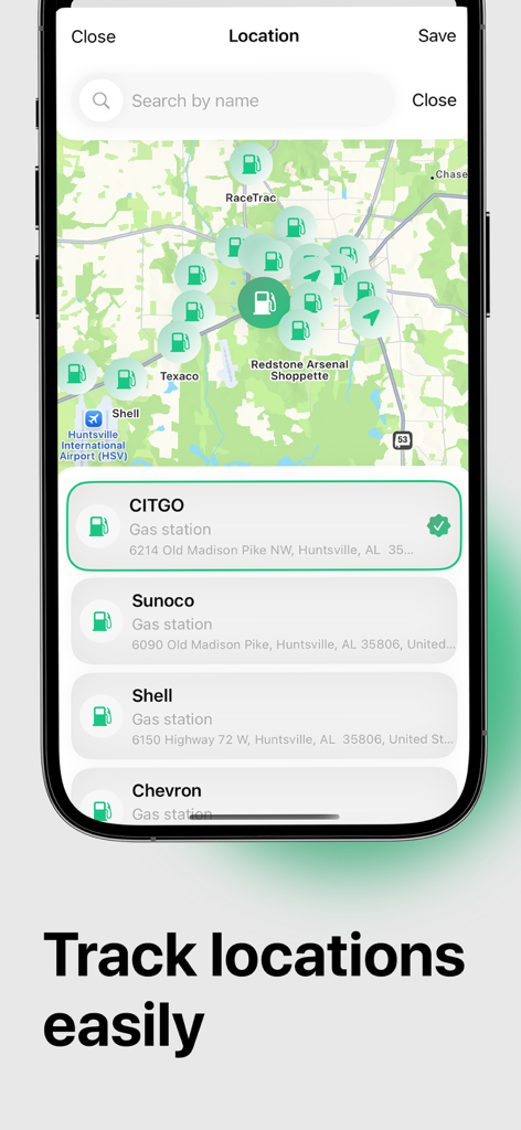 AutoIQ: Сar maintenance log - Vista de mapa en la aplicación AutoIQ que muestra gasolineras cercanas para entradas de registro de vehículos.