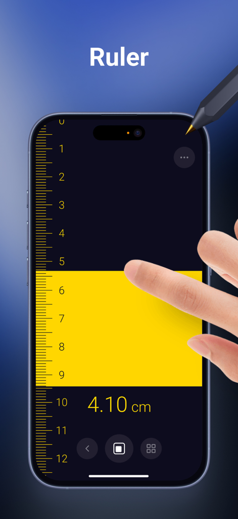 Ruler App: AR Tape Measure cm - Una pantalla de iPhone que muestra una aplicación de regla digital con una mano midiendo cuatro centímetros mediante una interfaz táctil