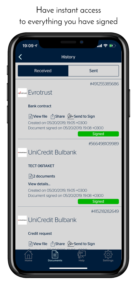 Evrotrust - Schermata della cronologia dell'app Evrotrust che mostra un elenco di contratti bancari firmati e documenti elettronici