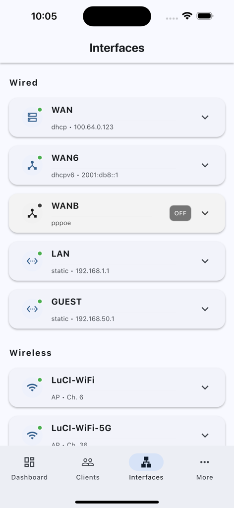 Pantalla de interfaces de la aplicación LuCI Mobile que muestra las conexiones de red cableadas e inalámbricas