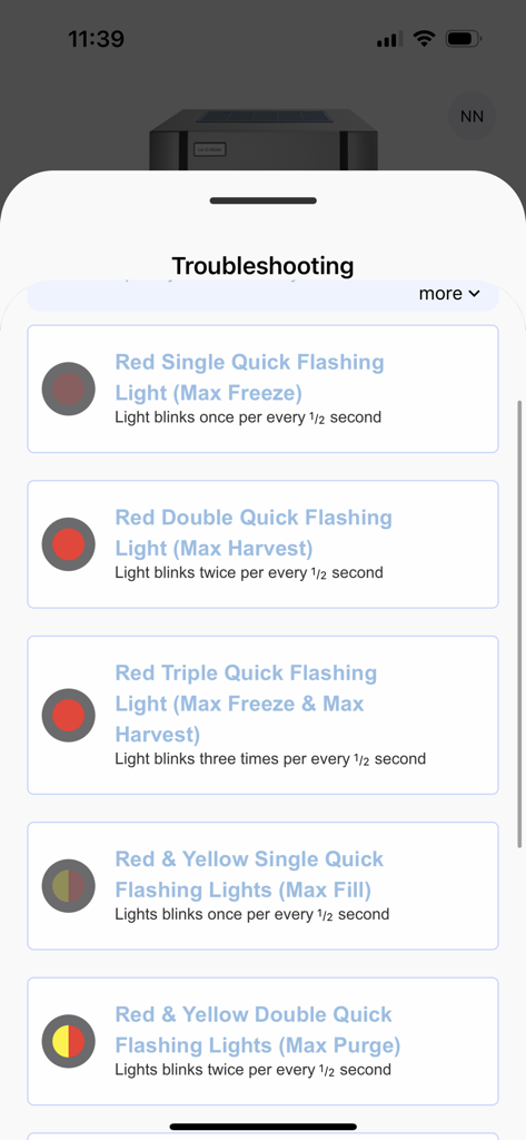 Pantalla de solución de problemas de la aplicación Ice-O-Matic que muestra códigos de error de luces intermitentes y sus significados para el diagnóstico de máquinas de hielo.