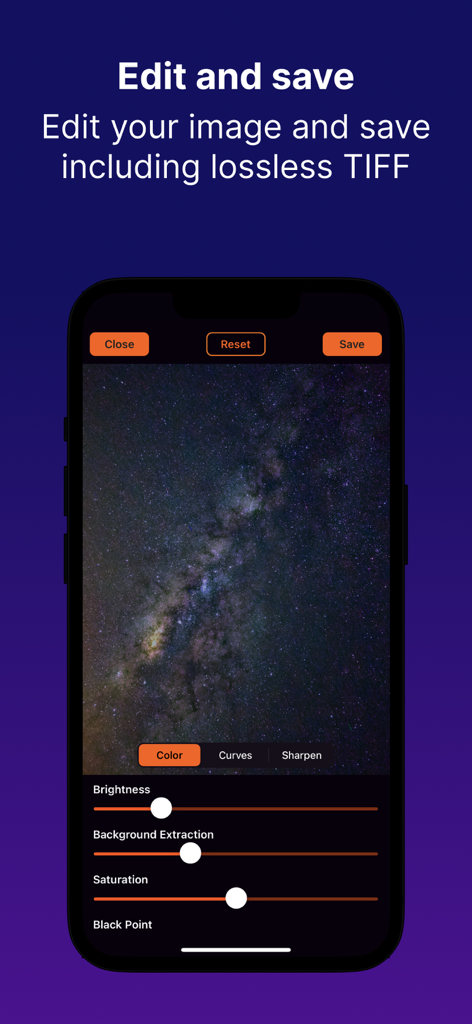 AstroShader - Interfaz de la aplicación móvil AstroShader que muestra herramientas de postprocesamiento y una foto de la Vía Láctea con una opción para guardar en TIFF sin pérdidas.