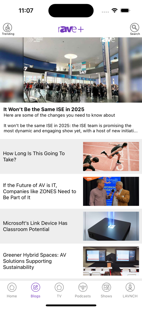 rAVe + - Interfaz de la aplicación rAVe plus con noticias y blogs de la industria profesional de AV.